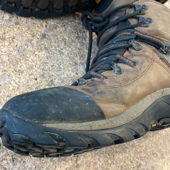 🔥Sale🔥 Merrell Hiking Boots With FLAWS Leather Men’s Maybe 10.5? Vibram Soles - Picture 12 of 17